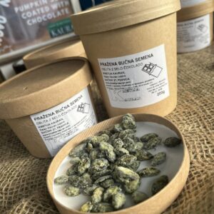 Bučna semena oblita z belo čokolado